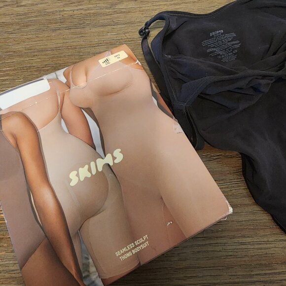 SKIMS Seamless Sculpt THONG BODYSUIT Black Med- Deodorant Marks - Picture 8 of 9